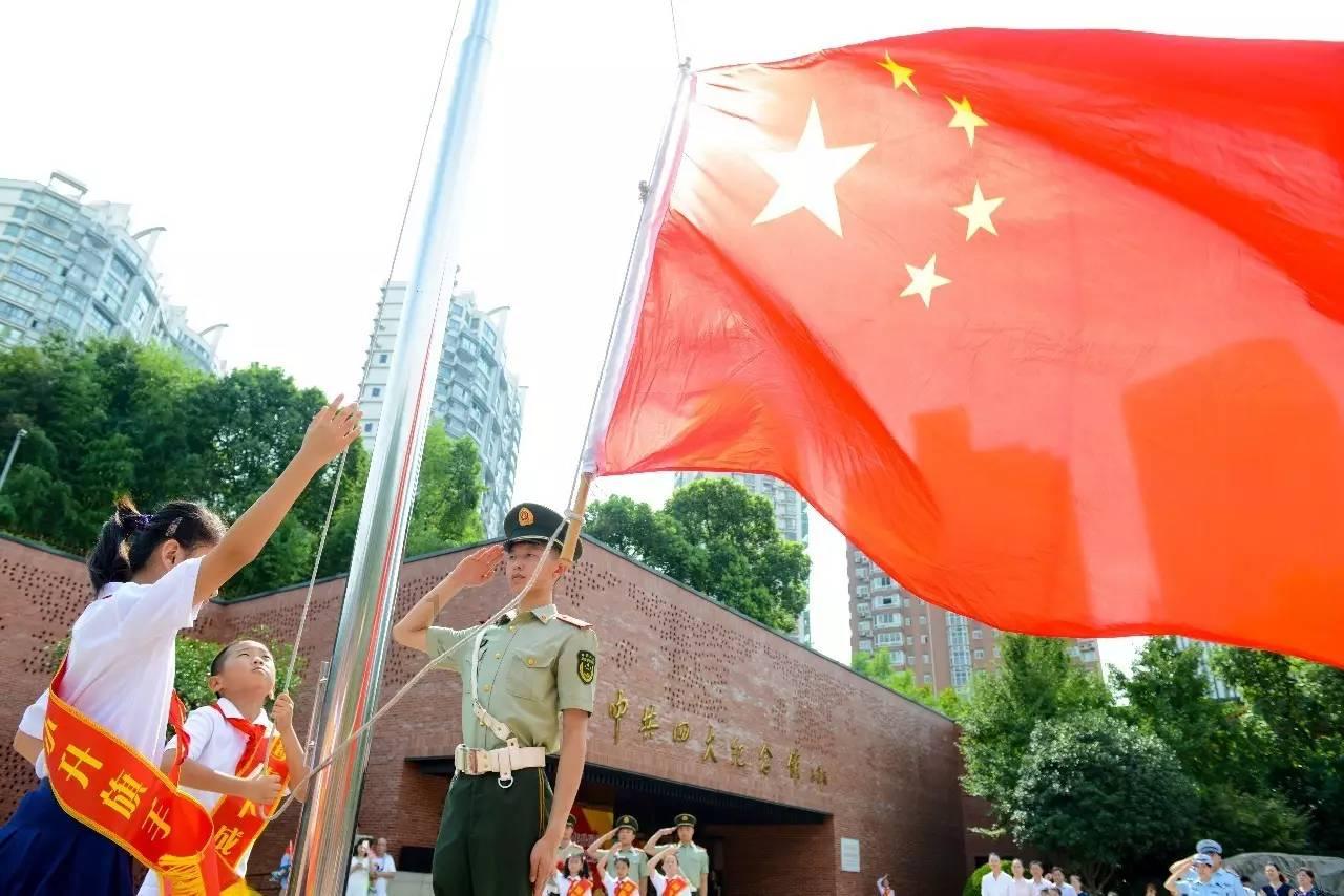 电视剧《繁花》的主题与情爱密码，在王家卫《阿飞正传》中已深藏